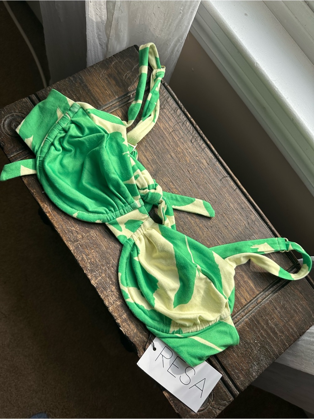 RESA‎ • NWT Green Yellow Abstract Wire Lined Bikini Top